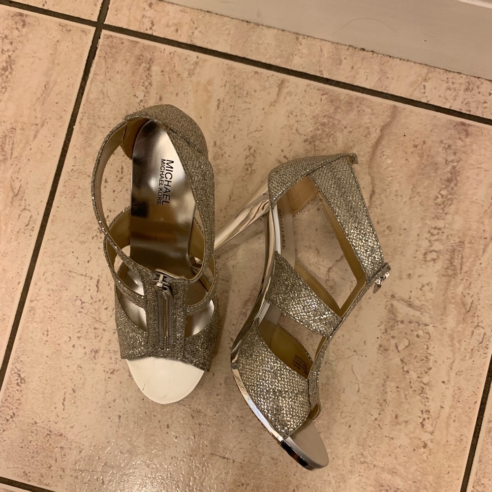 Heels - Picture 3 of 4